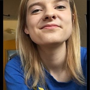 Meet your Posher, Charis